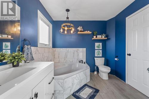 6 Chalk Court, Port Hope, ON - Indoor Photo Showing Bathroom