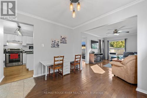 6 Chalk Court, Port Hope, ON - Indoor Photo Showing Living Room