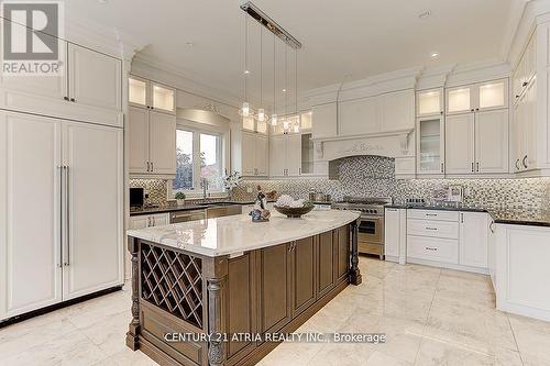 33 Winterport Court, Richmond Hill, ON - Indoor Photo Showing Kitchen With Upgraded Kitchen