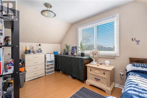 27 Harrold Place, Ottawa, ON - Indoor Photo Showing Bedroom