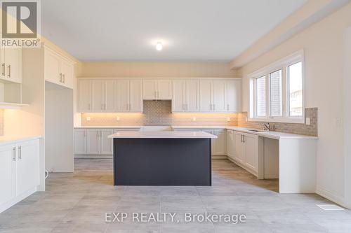 40 Joiner Circle, Whitchurch-Stouffville, ON - Indoor Photo Showing Kitchen