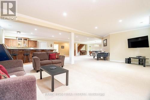 138 Knox Road E, Wasaga Beach, ON - Indoor Photo Showing Living Room