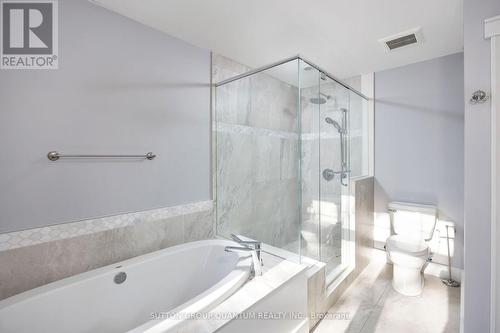 1300 Lakebreeze Drive, Mississauga, ON - Indoor Photo Showing Bathroom