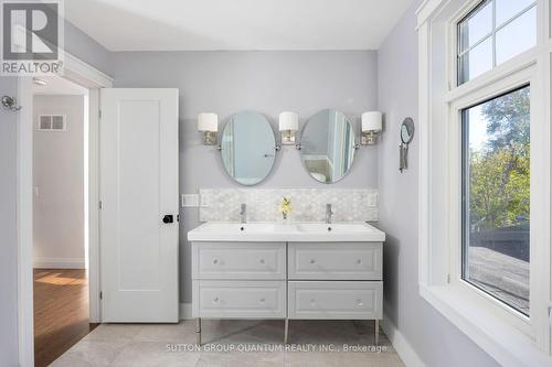 1300 Lakebreeze Drive, Mississauga, ON - Indoor Photo Showing Bathroom