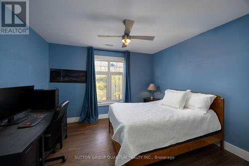 1300 Lakebreeze Drive, Mississauga, ON - Indoor Photo Showing Bedroom