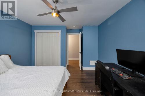 1300 Lakebreeze Drive, Mississauga, ON - Indoor Photo Showing Bedroom