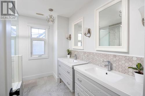 1300 Lakebreeze Drive, Mississauga, ON - Indoor Photo Showing Bathroom