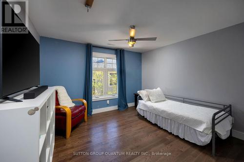 1300 Lakebreeze Drive, Mississauga, ON - Indoor Photo Showing Bedroom