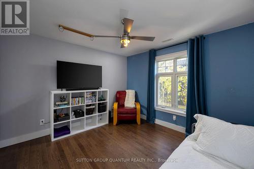 1300 Lakebreeze Drive, Mississauga, ON - Indoor Photo Showing Bedroom