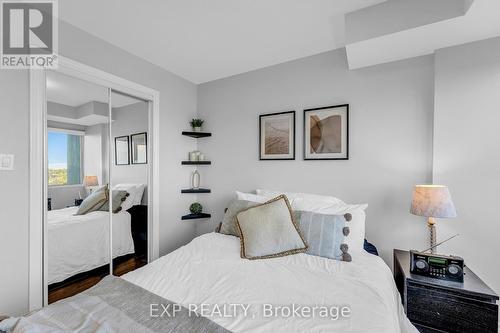 1008 - 1580 Mississauga Valley Boulevard, Mississauga, ON - Indoor Photo Showing Bedroom