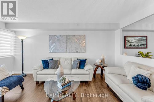 1008 - 1580 Mississauga Valley Boulevard, Mississauga, ON - Indoor Photo Showing Living Room