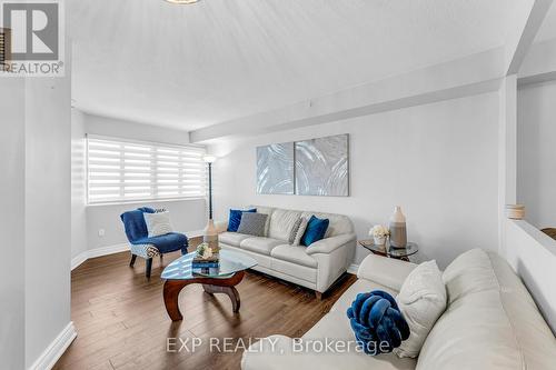 1008 - 1580 Mississauga Valley Boulevard, Mississauga, ON - Indoor Photo Showing Living Room