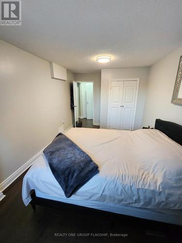 2482 Cobbinshaw Circle, Mississauga, ON - Indoor Photo Showing Bedroom