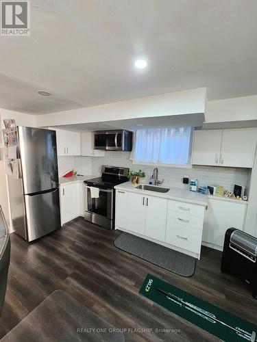 2482 Cobbinshaw Circle, Mississauga, ON - Indoor Photo Showing Kitchen