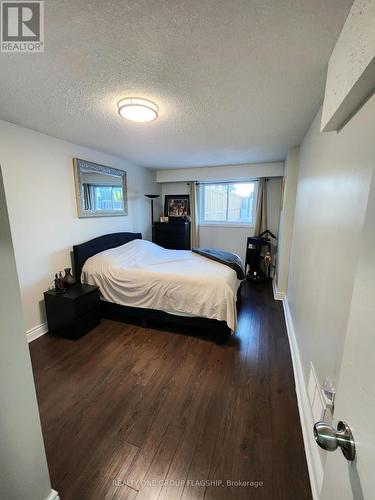 2482 Cobbinshaw Circle, Mississauga, ON - Indoor Photo Showing Bedroom