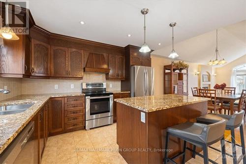 9 Pebblemill Lane, Russell, ON - Indoor Photo Showing Kitchen With Double Sink With Upgraded Kitchen