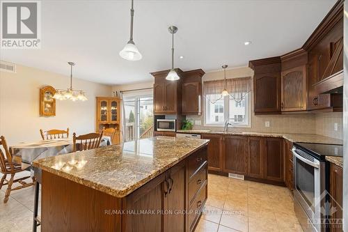 9 Pebblemill Lane, Russell, ON - Indoor Photo Showing Kitchen With Upgraded Kitchen