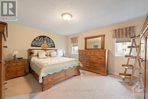 9 Pebblemill Lane, Russell, ON - Indoor Photo Showing Bedroom