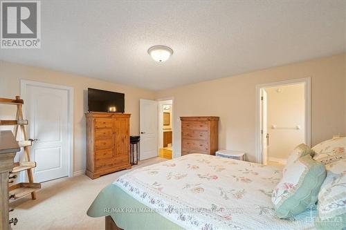 9 Pebblemill Lane, Russell, ON - Indoor Photo Showing Bedroom