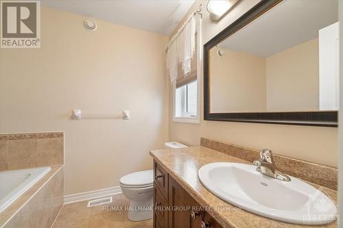 9 Pebblemill Lane, Russell, ON - Indoor Photo Showing Bathroom