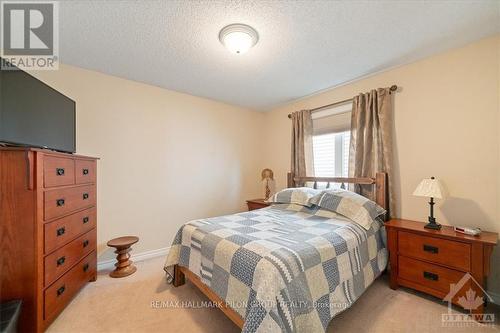 9 Pebblemill Lane, Russell, ON - Indoor Photo Showing Bedroom