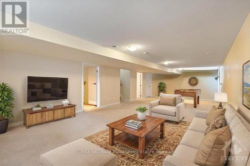 9 Pebblemill Lane, Russell, ON - Indoor Photo Showing Living Room