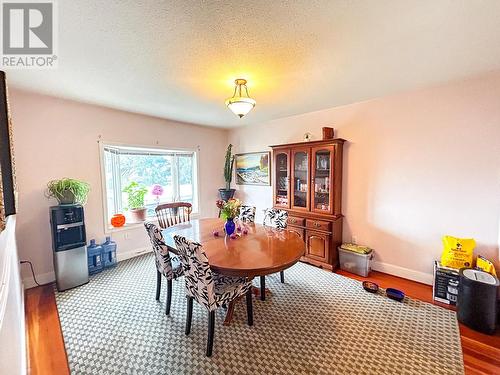 3045 Valleyview Road, Penticton, BC - Indoor Photo Showing Dining Room