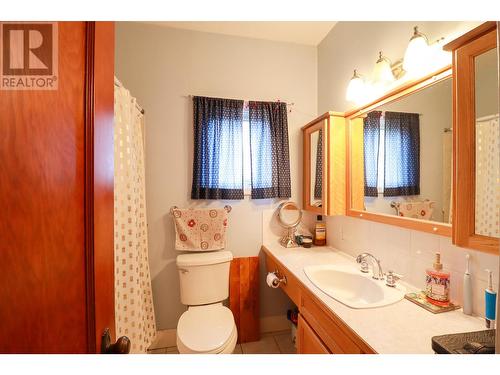 3045 Valleyview Road, Penticton, BC - Indoor Photo Showing Bathroom