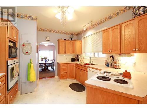 3045 Valleyview Road, Penticton, BC - Indoor Photo Showing Kitchen