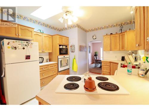 3045 Valleyview Road, Penticton, BC - Indoor Photo Showing Kitchen