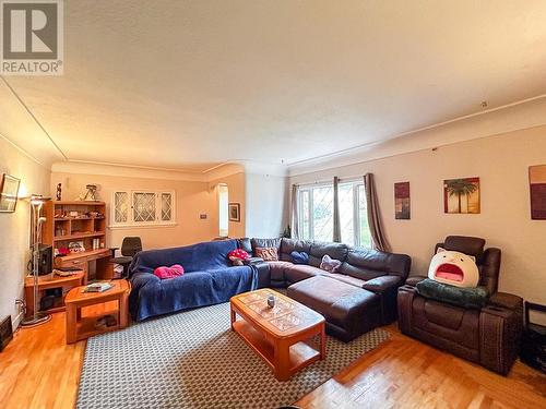 3045 Valleyview Road, Penticton, BC - Indoor Photo Showing Living Room