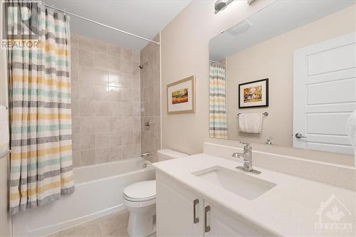 365 Haliburton Heights Unit#C, Ottawa, ON - Indoor Photo Showing Bathroom