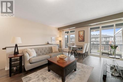 365 Haliburton Heights Unit#C, Ottawa, ON - Indoor Photo Showing Living Room