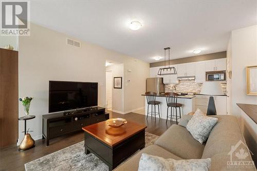 365 Haliburton Heights Unit#C, Ottawa, ON - Indoor Photo Showing Living Room