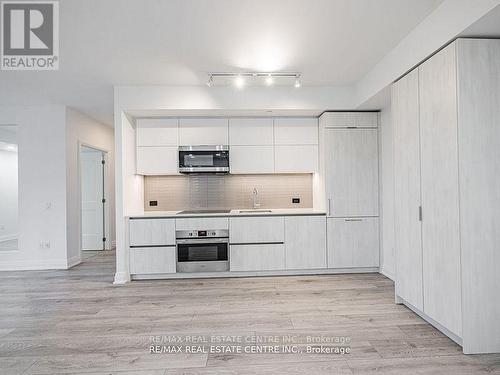 201 - 21 Park Street E, Mississauga, ON - Indoor Photo Showing Kitchen