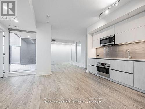 201 - 21 Park Street E, Mississauga, ON - Indoor Photo Showing Kitchen