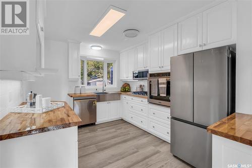 2617 Cumberland Avenue S, Saskatoon, SK - Indoor Photo Showing Kitchen