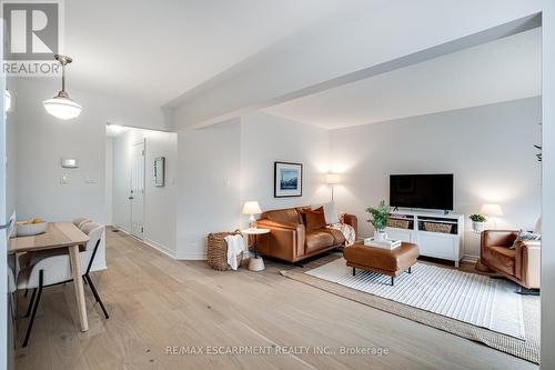 58 - 222 Fall Fair Way, Hamilton, ON - Indoor Photo Showing Living Room