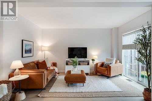 58 - 222 Fall Fair Way, Hamilton, ON - Indoor Photo Showing Living Room