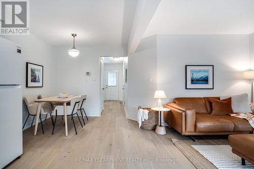 58 - 222 Fall Fair Way, Hamilton, ON - Indoor Photo Showing Living Room