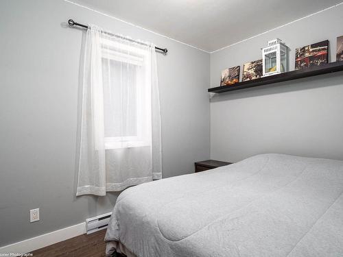 Bedroom - 102-56 Mtée De St-Sulpice, Saint-Sulpice, QC - Indoor Photo Showing Bedroom