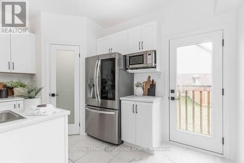 111 Plewes Drive, Collingwood, ON - Indoor Photo Showing Kitchen