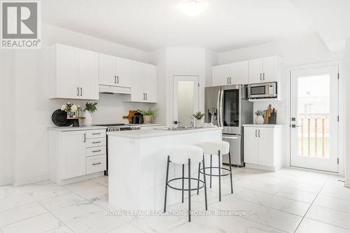 111 Plewes Drive, Collingwood, ON - Indoor Photo Showing Kitchen