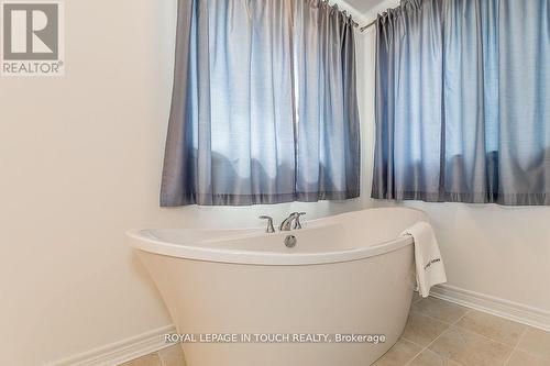 2 Rowland Street, Collingwood, ON - Indoor Photo Showing Bathroom