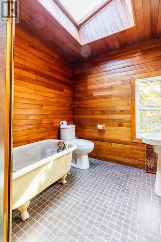 26 Auditorium Circle, Grimsby, ON - Indoor Photo Showing Bathroom