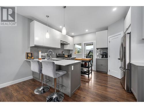 2714 Beachmount Crescent, Kamloops, BC - Indoor Photo Showing Kitchen With Upgraded Kitchen