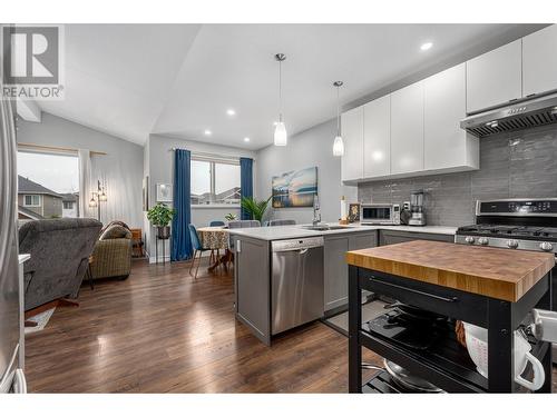 2714 Beachmount Crescent, Kamloops, BC - Indoor Photo Showing Kitchen With Upgraded Kitchen