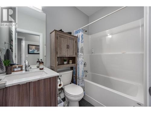 2714 Beachmount Crescent, Kamloops, BC - Indoor Photo Showing Bathroom