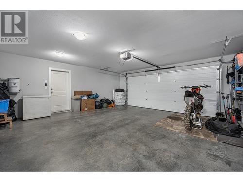 2714 Beachmount Crescent, Kamloops, BC - Indoor Photo Showing Garage