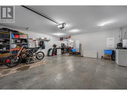 2714 Beachmount Crescent, Kamloops, BC - Indoor Photo Showing Garage